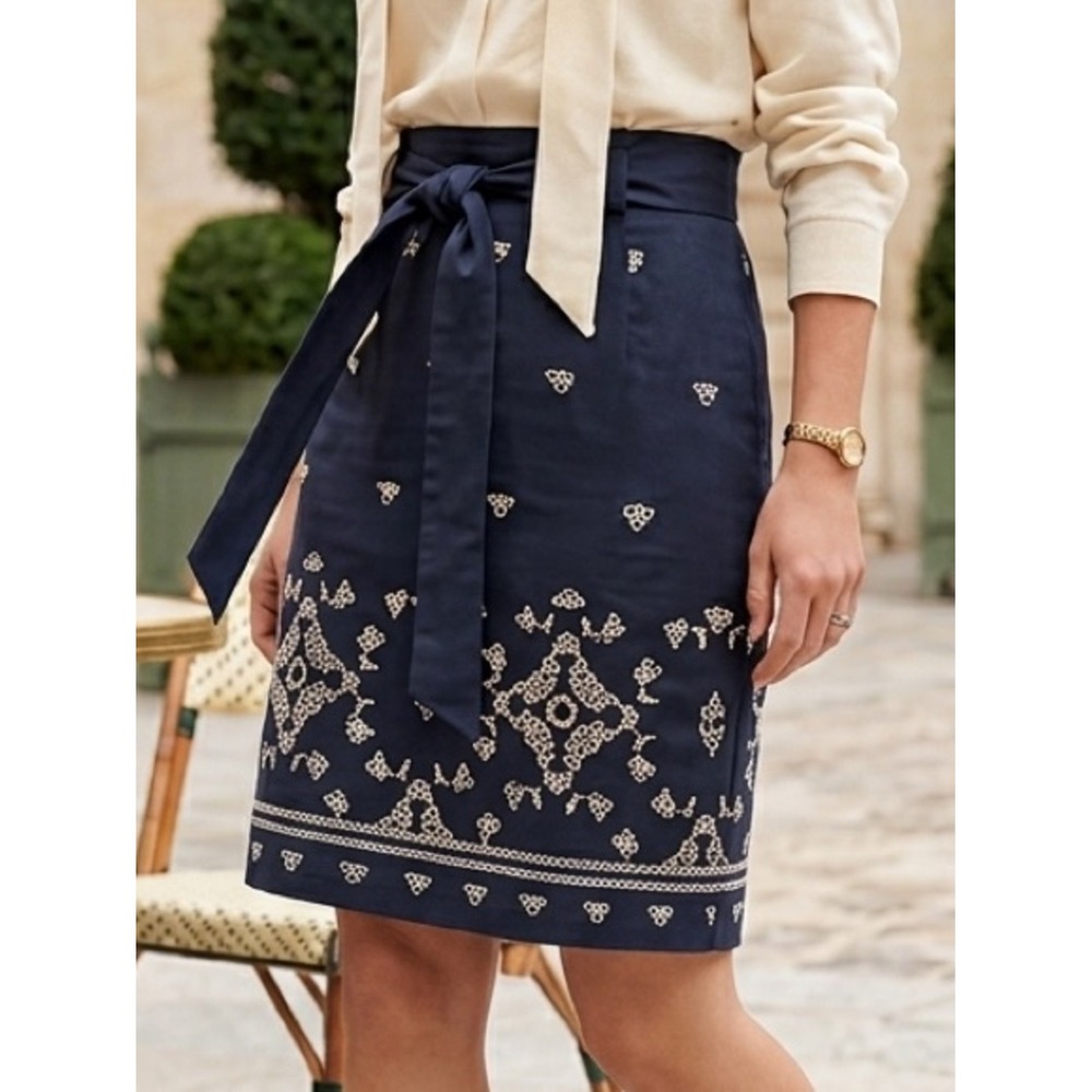 Ann Taylor Pencil Skirt Womens 0 Navy Blue Excellent Eyelet Embroidered Belted